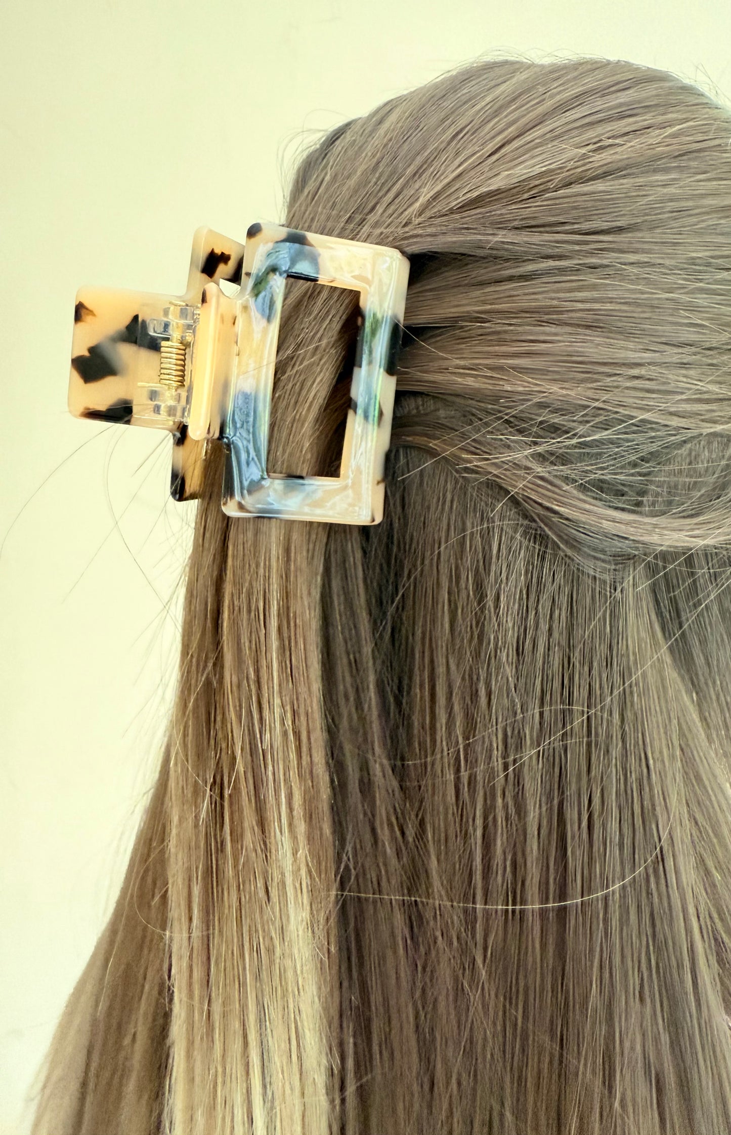 Mini Square Hair Claw Cream Tortoiseshell