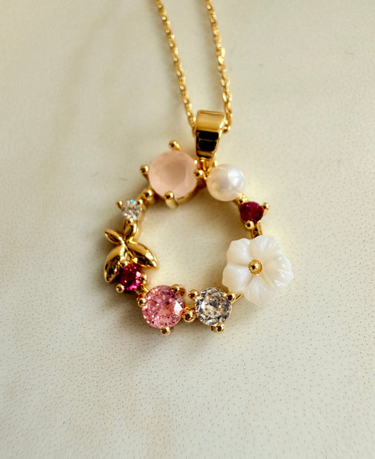 Golden shell and crystal wreath necklace