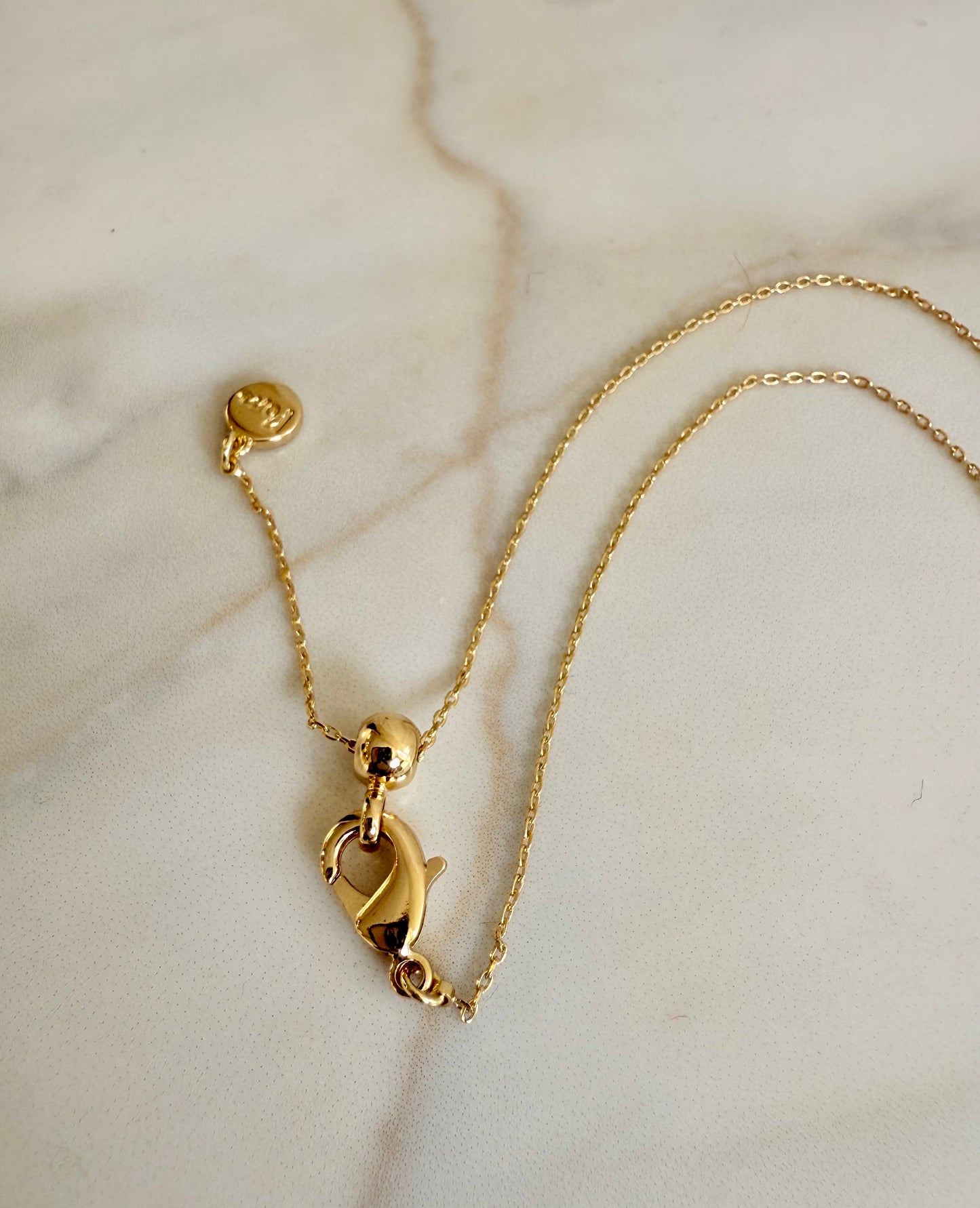 Golden shell and crystal wreath necklace