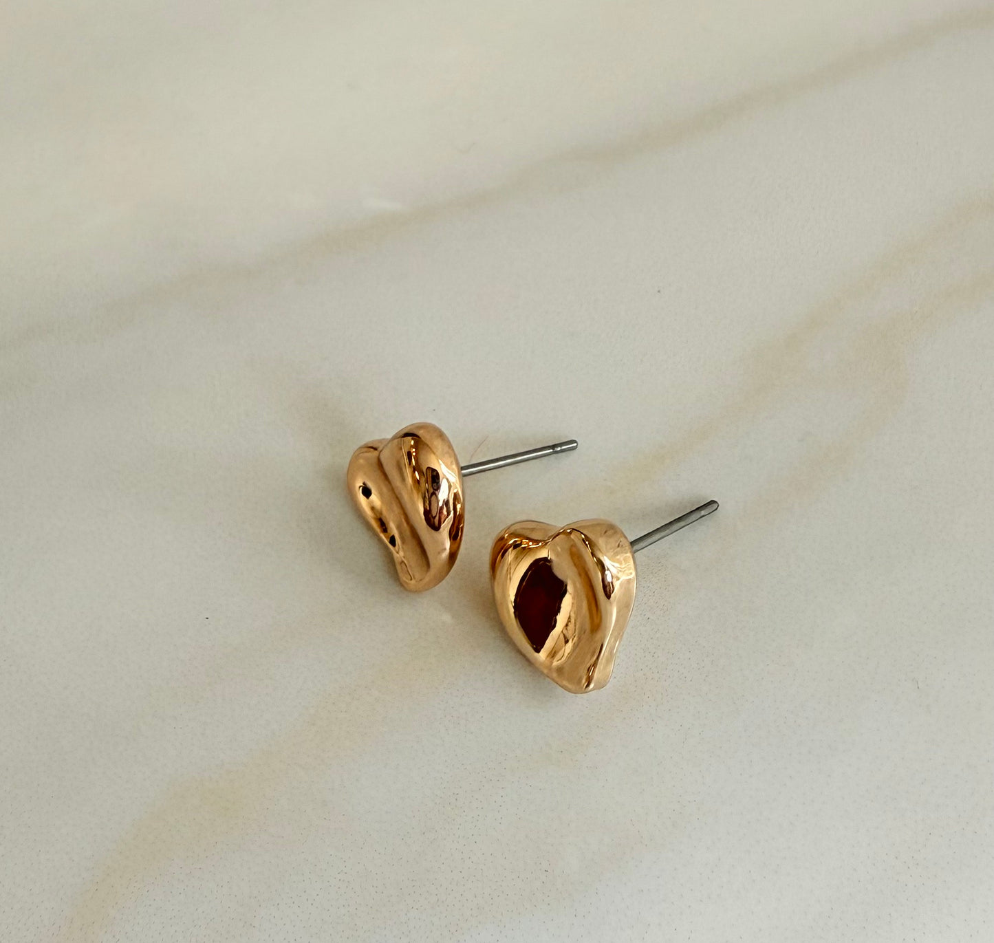 Golden wavy surface heart stud earrings