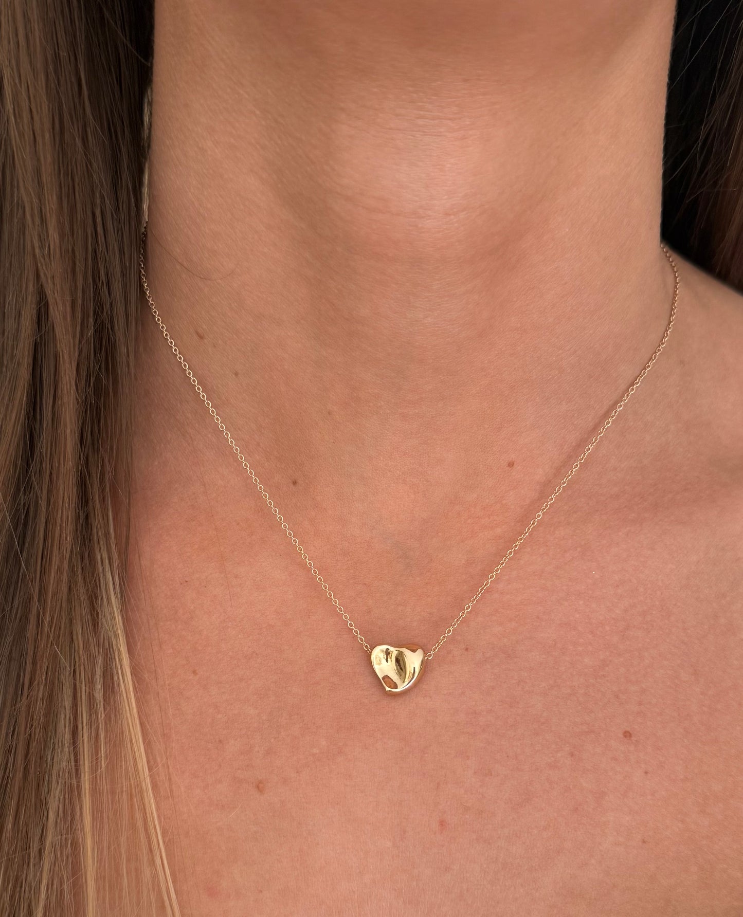 Golden wavy surface heart necklace
